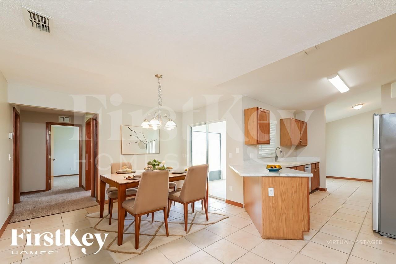 329 Edgewood Ct - Photo 6 of 18