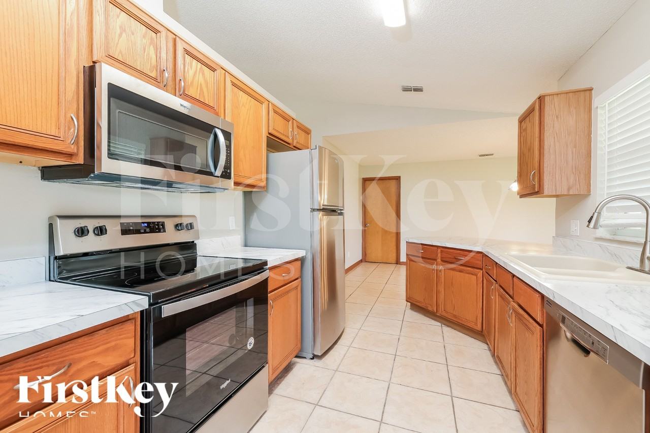 329 Edgewood Ct - Photo 7 of 18