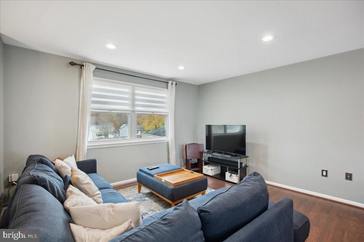 7600 Red Fox Ct - Photo 4 of 28