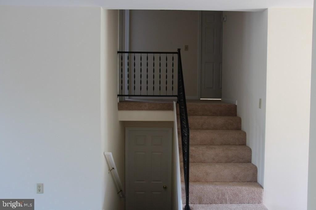 8651 Chester Ct - Photo 5 of 13