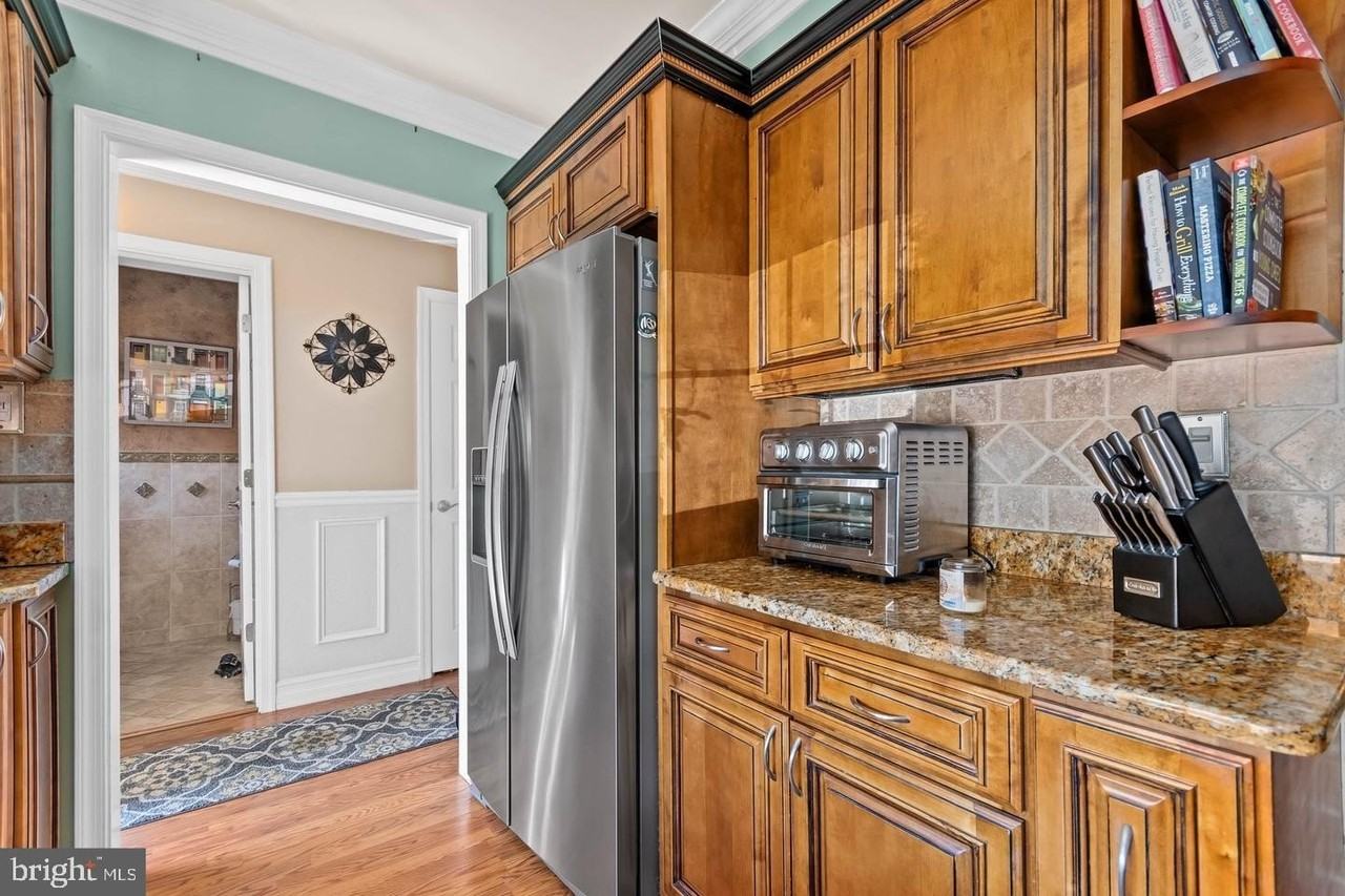 1003 Mulberry Ct - Photo 4 of 20