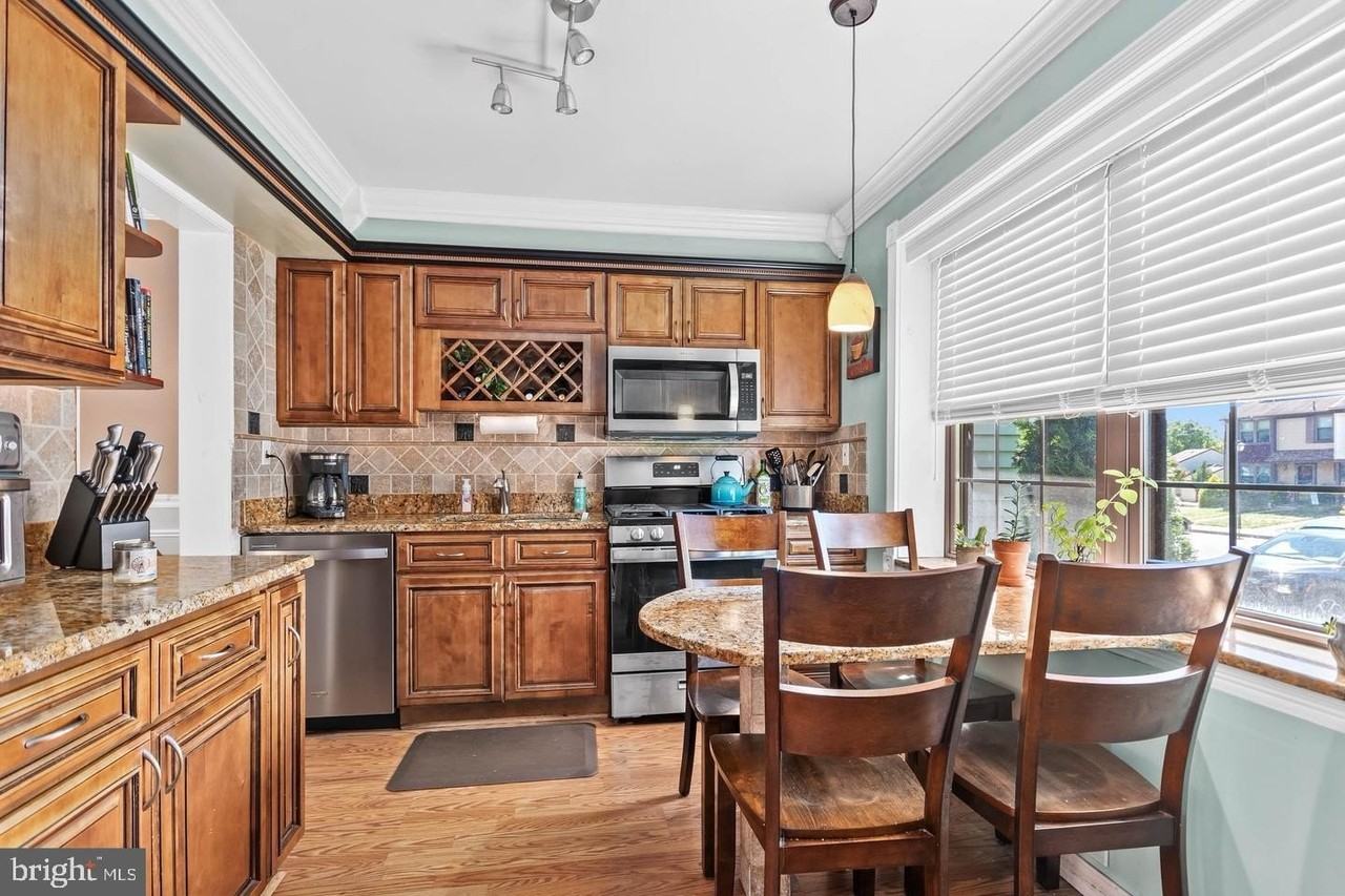 1003 Mulberry Ct - Photo 5 of 20