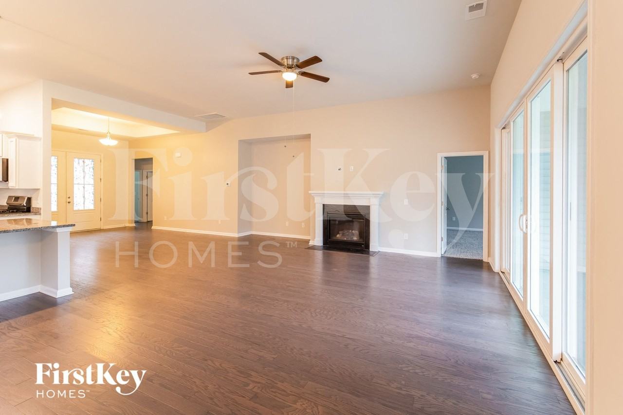 631 Woolum Dr - Photo 4 of 15