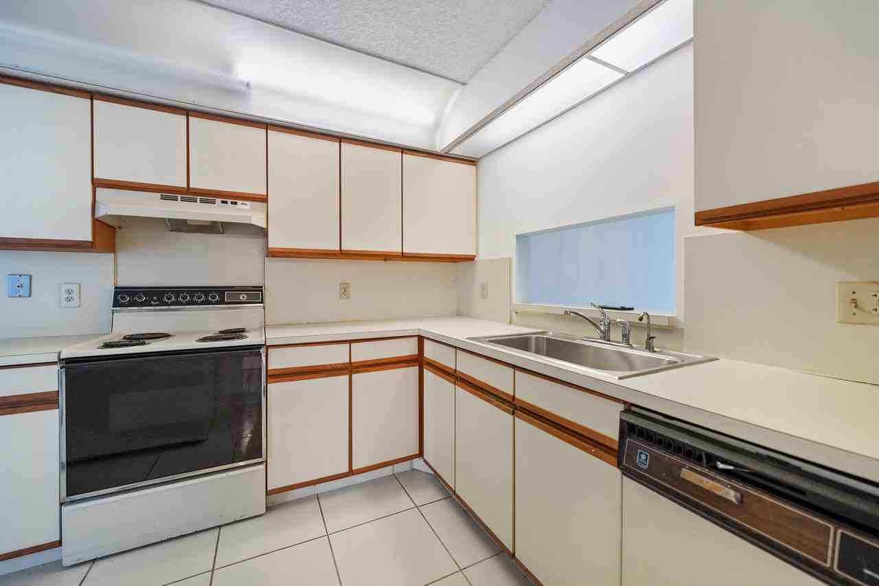 10204 Mangrove Dr - Photo 6 of 23