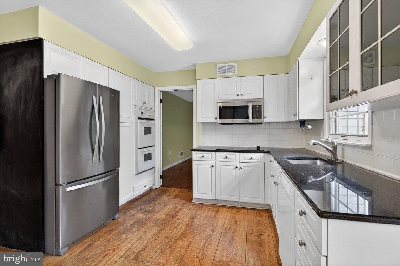 16 Beechtree Ln - Photo 6 of 28