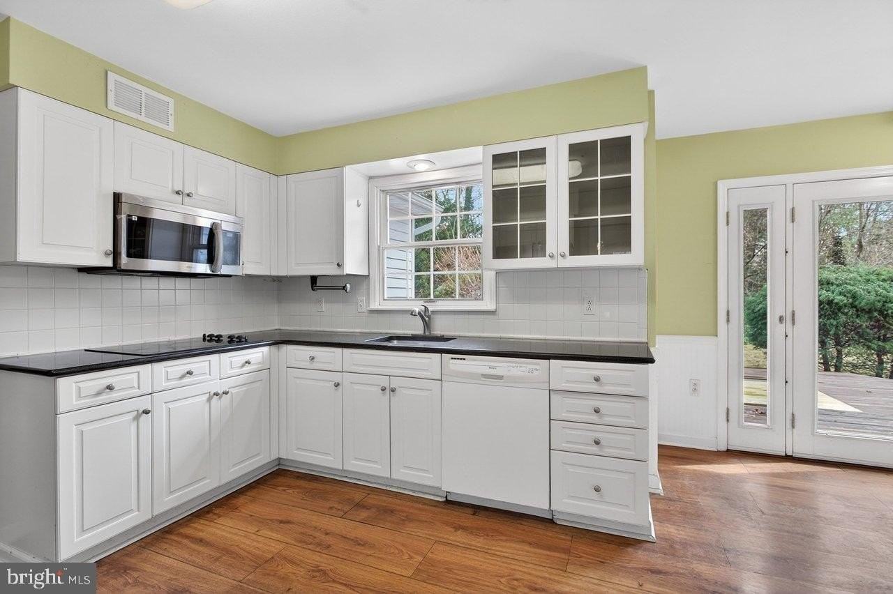 16 Beechtree Ln - Photo 7 of 28