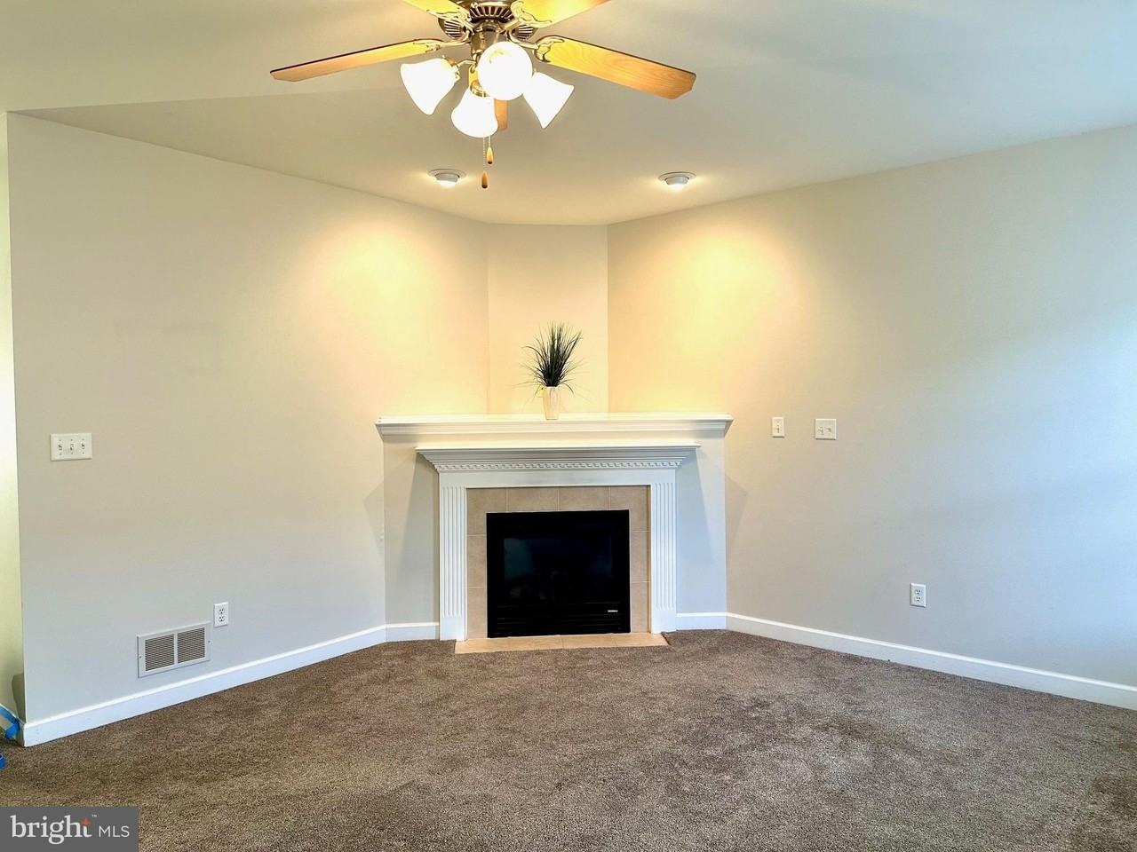 207 Springmont Dr - Photo 2 of 14