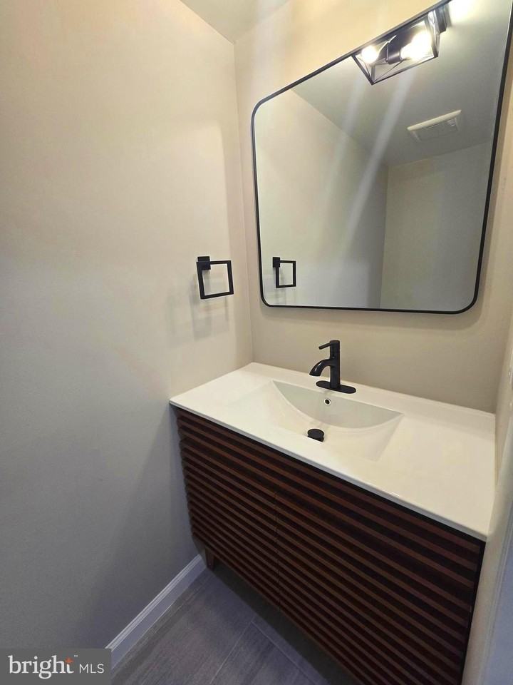 11 Ingham Way - Photo 5 of 32