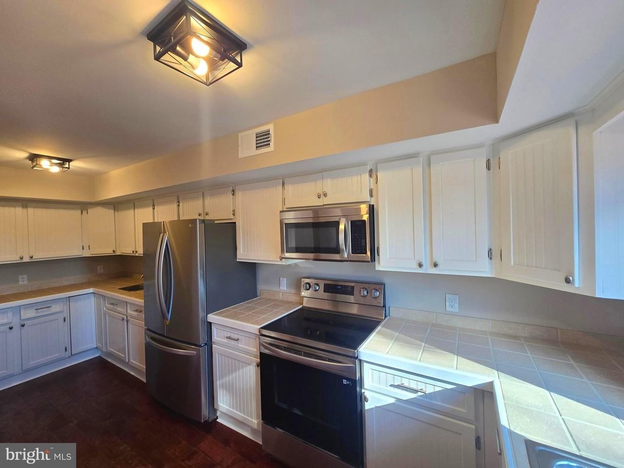 11 Ingham Way - Photo 7 of 32