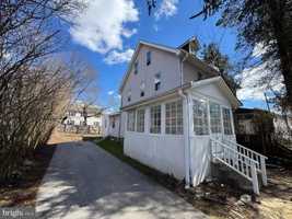 featured image of 729 E Haverford Rd