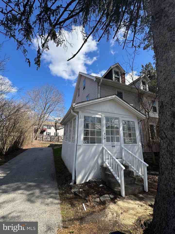 729 E Haverford Rd - Photo 2 of 15