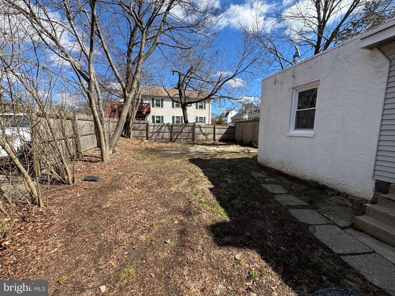 729 E Haverford Rd - Photo 3 of 15