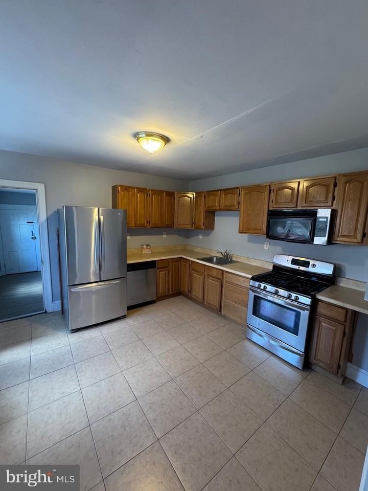 729 E Haverford Rd - Photo 4 of 15