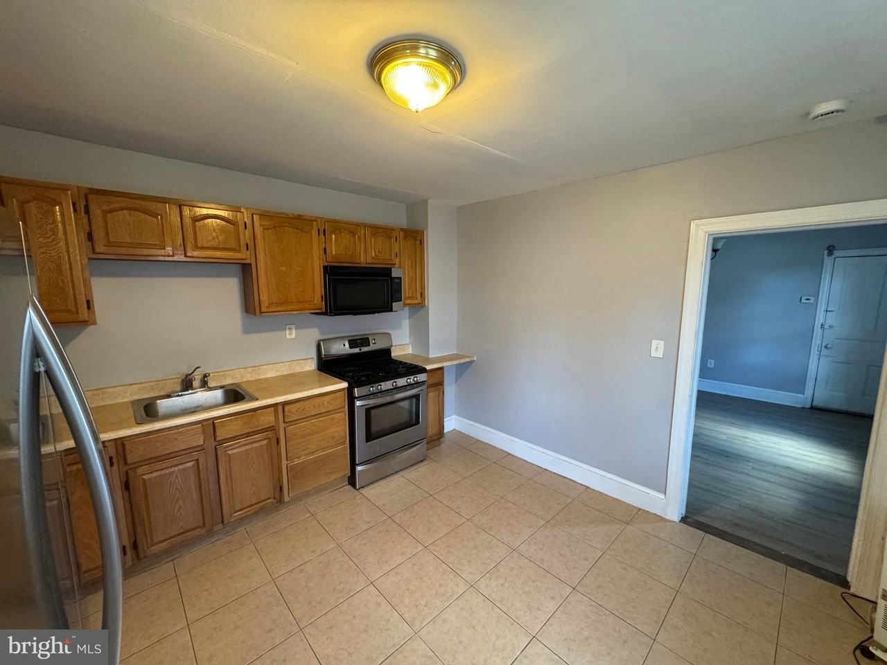 729 E Haverford Rd - Photo 5 of 15