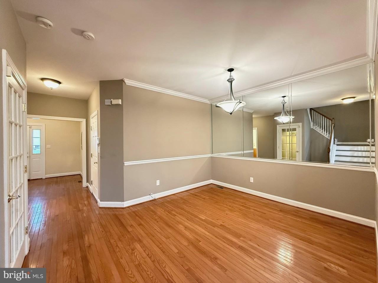 122 Providence Ln - Photo 7 of 32