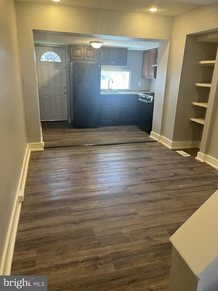 134 W Airy St - Photo 2 of 9