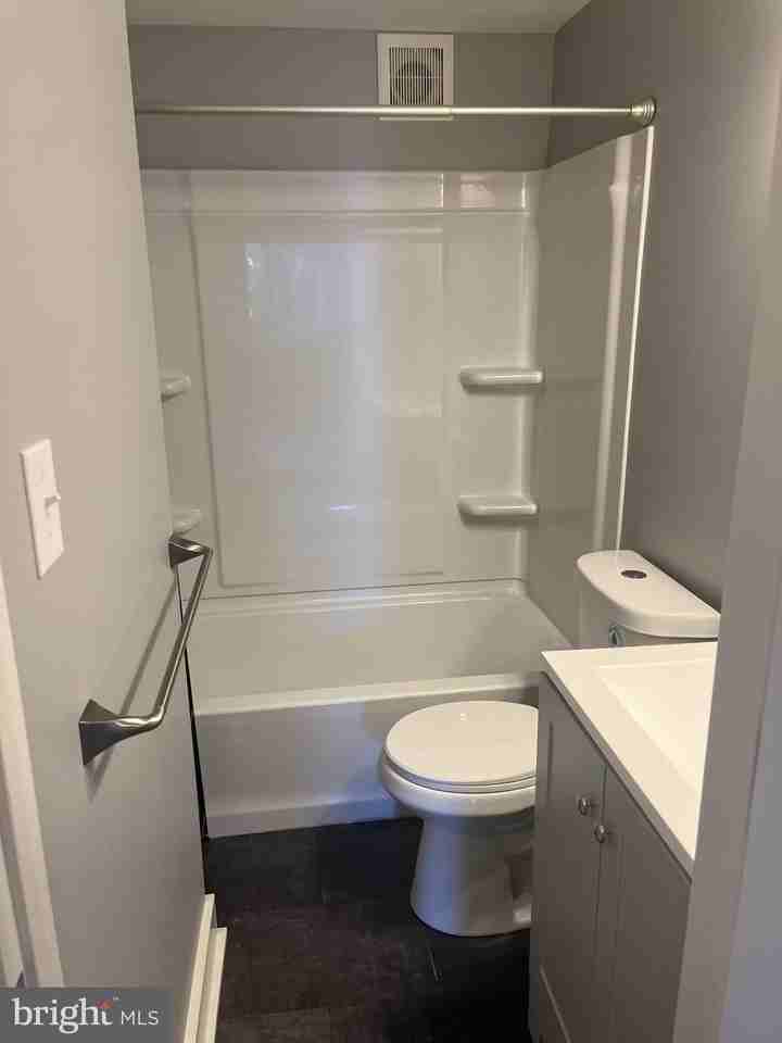 134 W Airy St - Photo 6 of 9