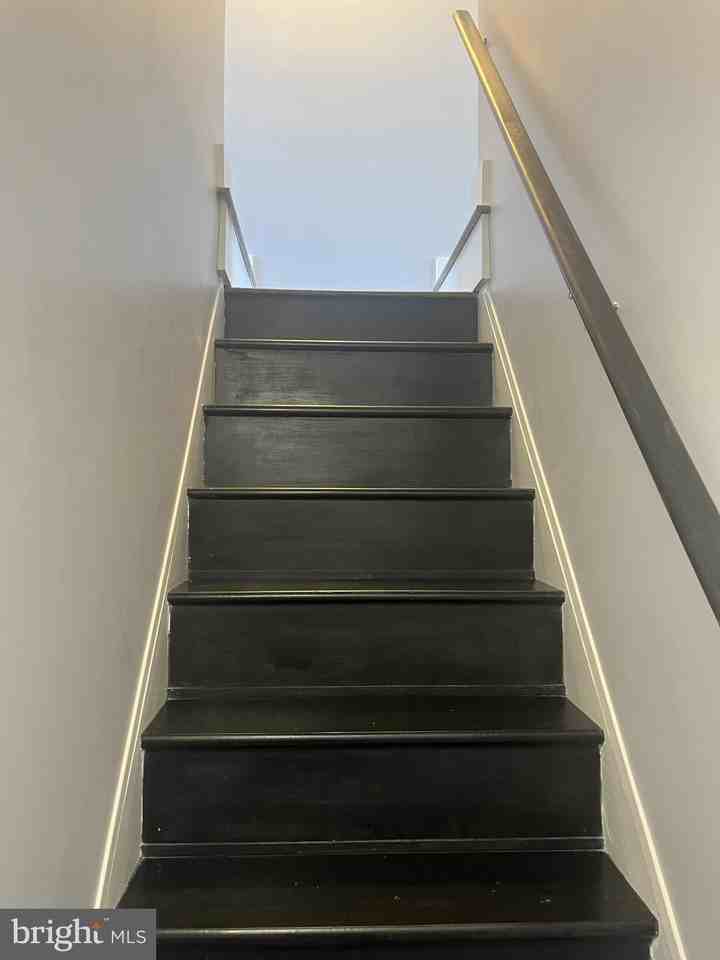 134 W Airy St - Photo 7 of 9