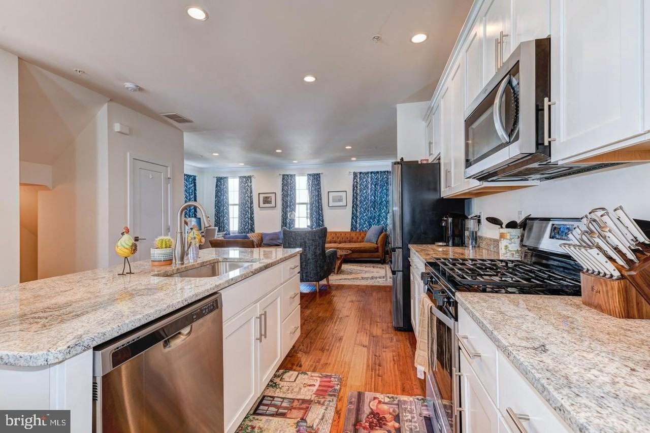 10 Manchester Dr - Photo 7 of 33