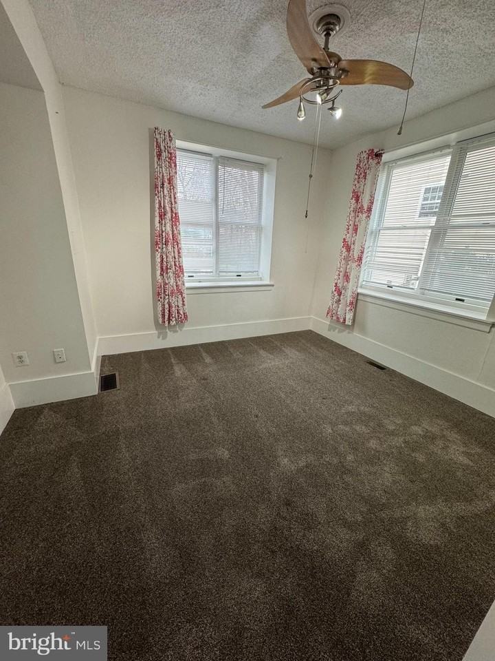 349 Forrest Ave - Photo 4 of 14