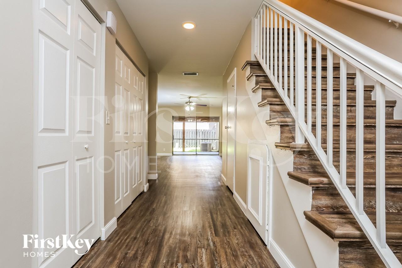 9195 Nwcourt - Photo 4 of 15