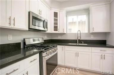 622 W 85th Street 1/2 1/2 - Photo 4 of 18