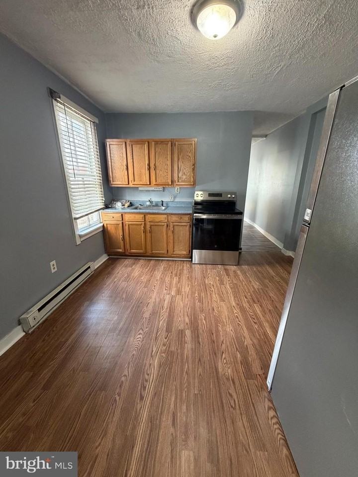 9 E Middle St - Photo 4 of 12