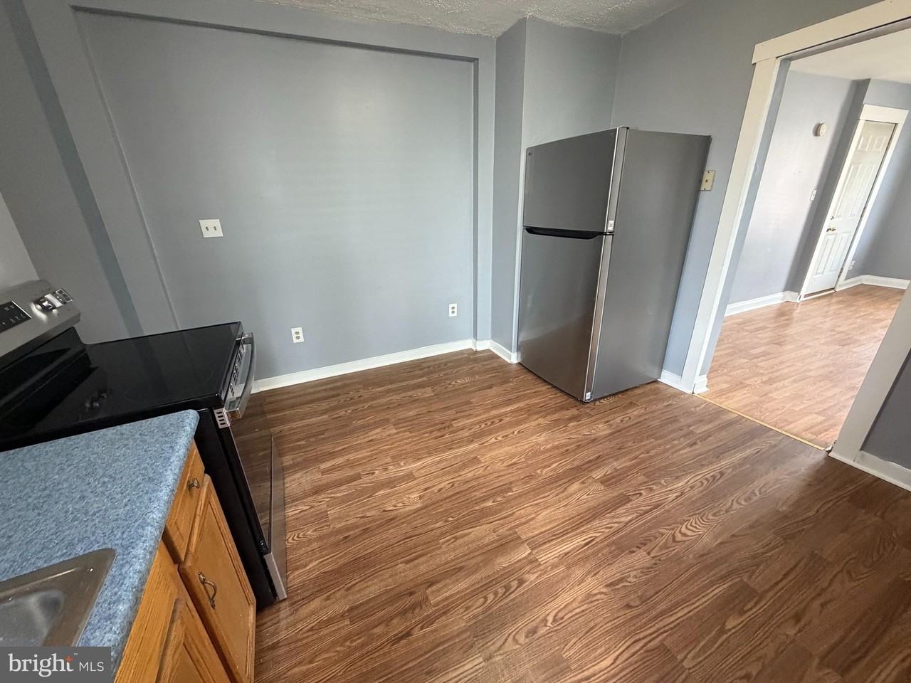 9 E Middle St - Photo 5 of 12