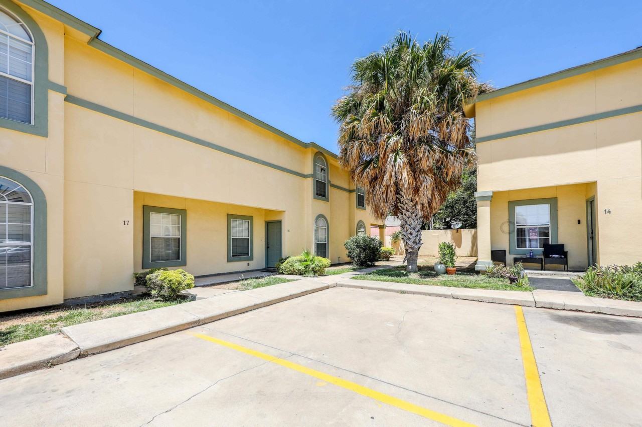 1000 Ranchway Dr - Photo 2 of 30