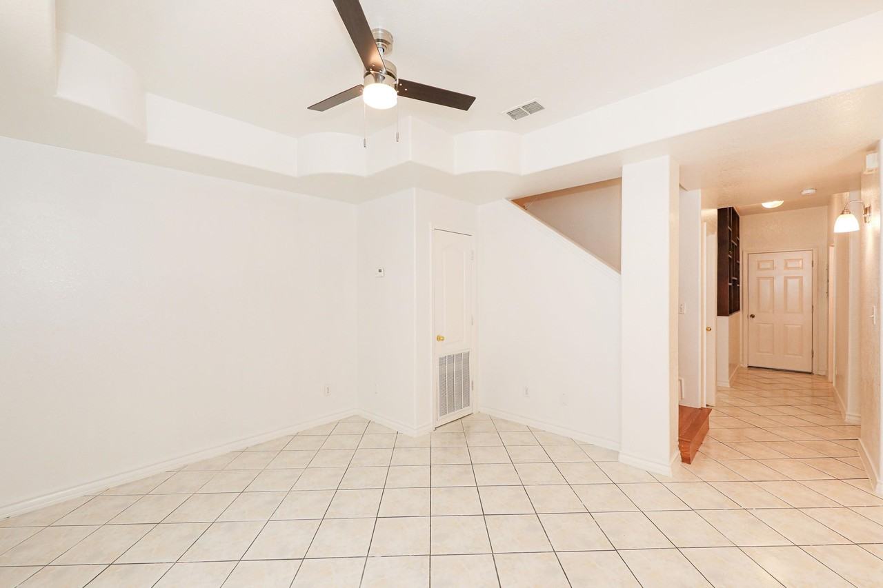 1000 Ranchway Dr - Photo 3 of 30