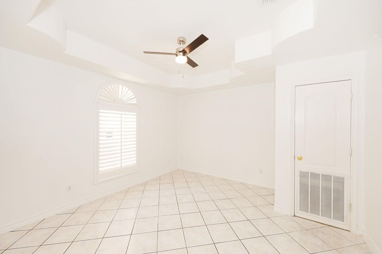 1000 Ranchway Dr - Photo 5 of 30