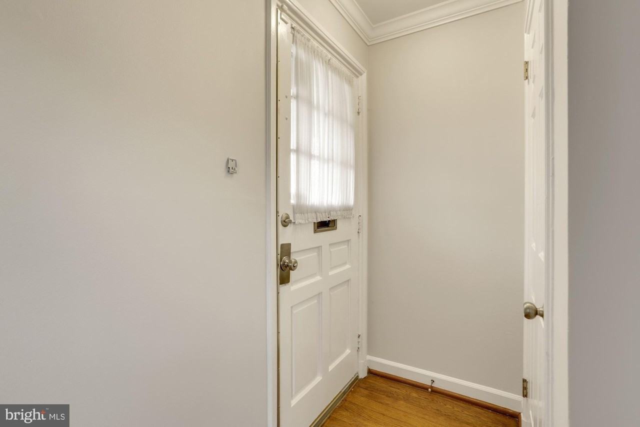 2941 S Dinwiddie St - Photo 2 of 25