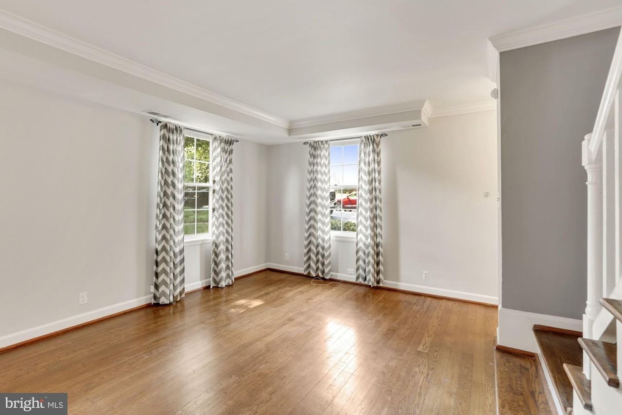 2941 S Dinwiddie St - Photo 3 of 25