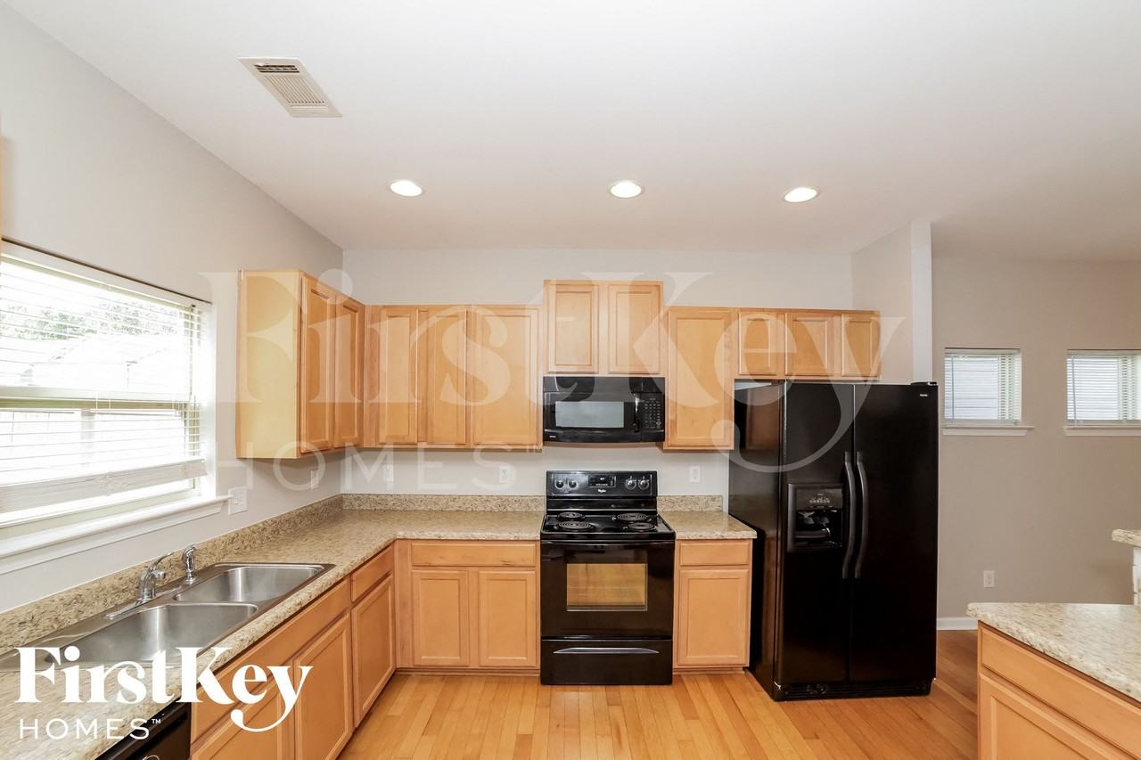 7271 Silk Tree Pointe - Photo 5 of 15