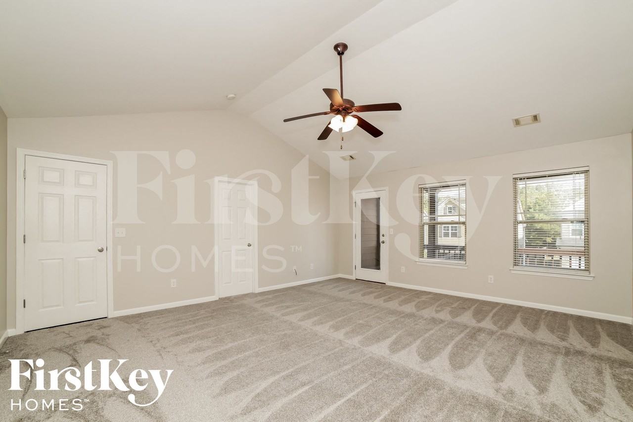 7271 Silk Tree Pointe - Photo 7 of 15