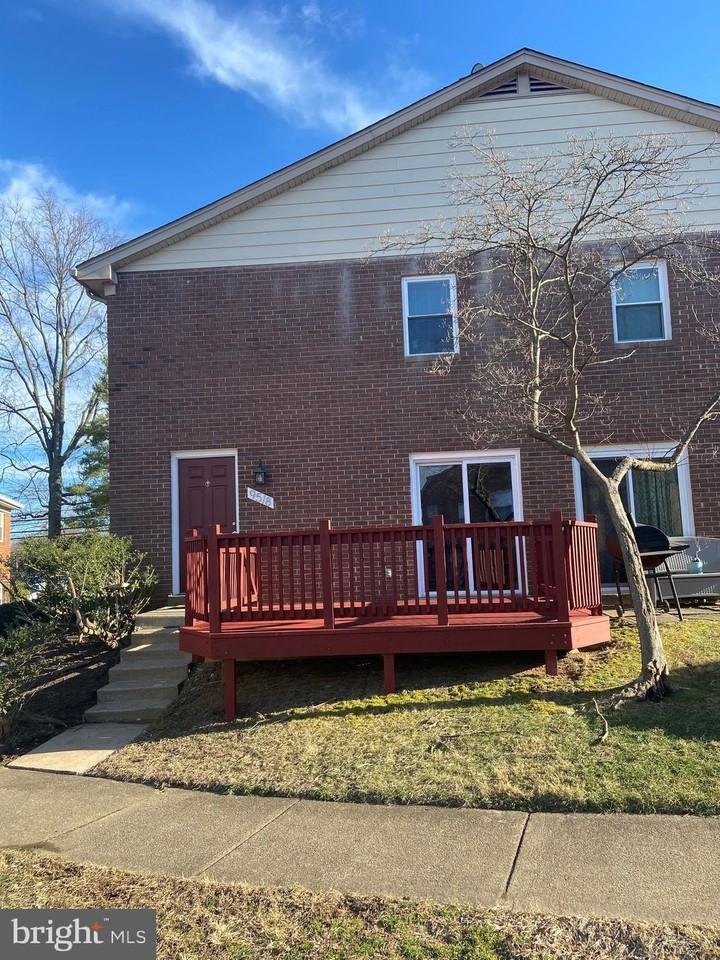 9518 Hagel Cir Unit D - Photo 2 of 31