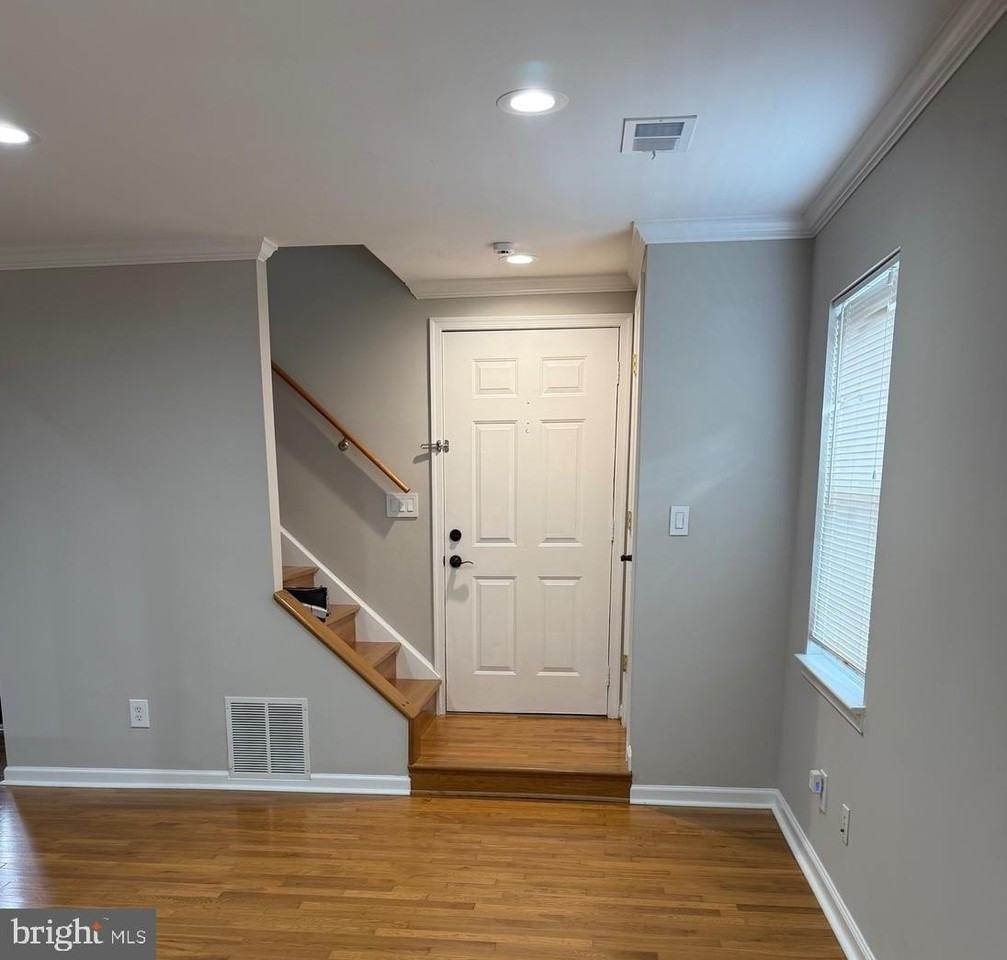 9518 Hagel Cir Unit D - Photo 3 of 31