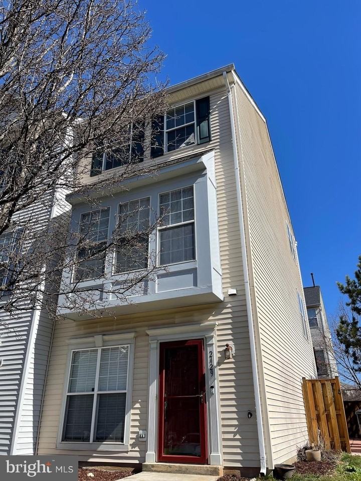 2429 Dew Meadow Ct - Photo 2 of 14