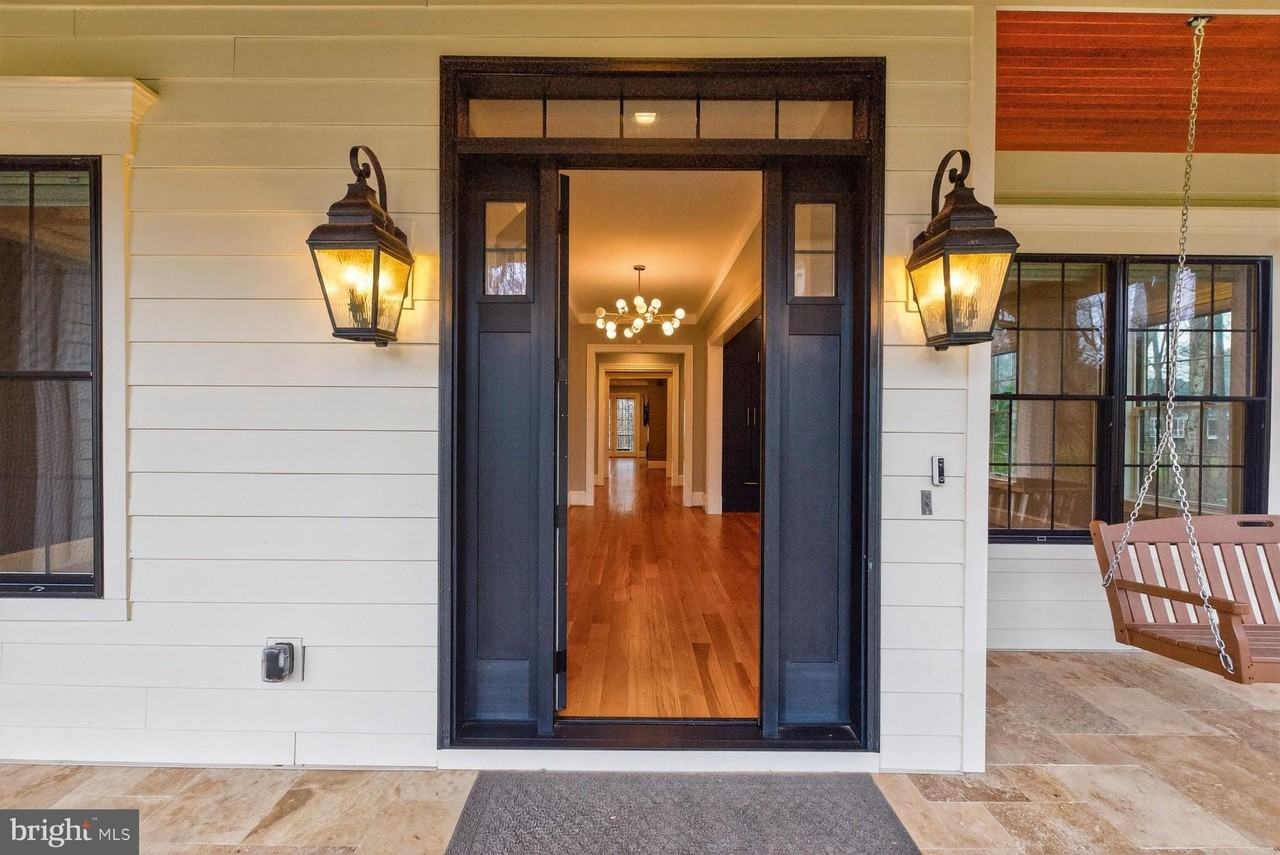 7002 River Oaks Dr - Photo 2 of 45