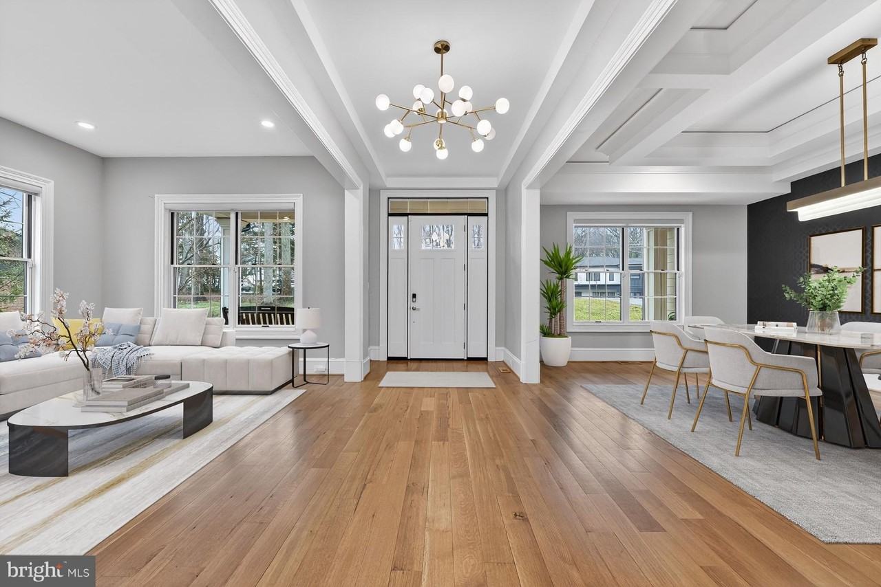 7002 River Oaks Dr - Photo 3 of 45