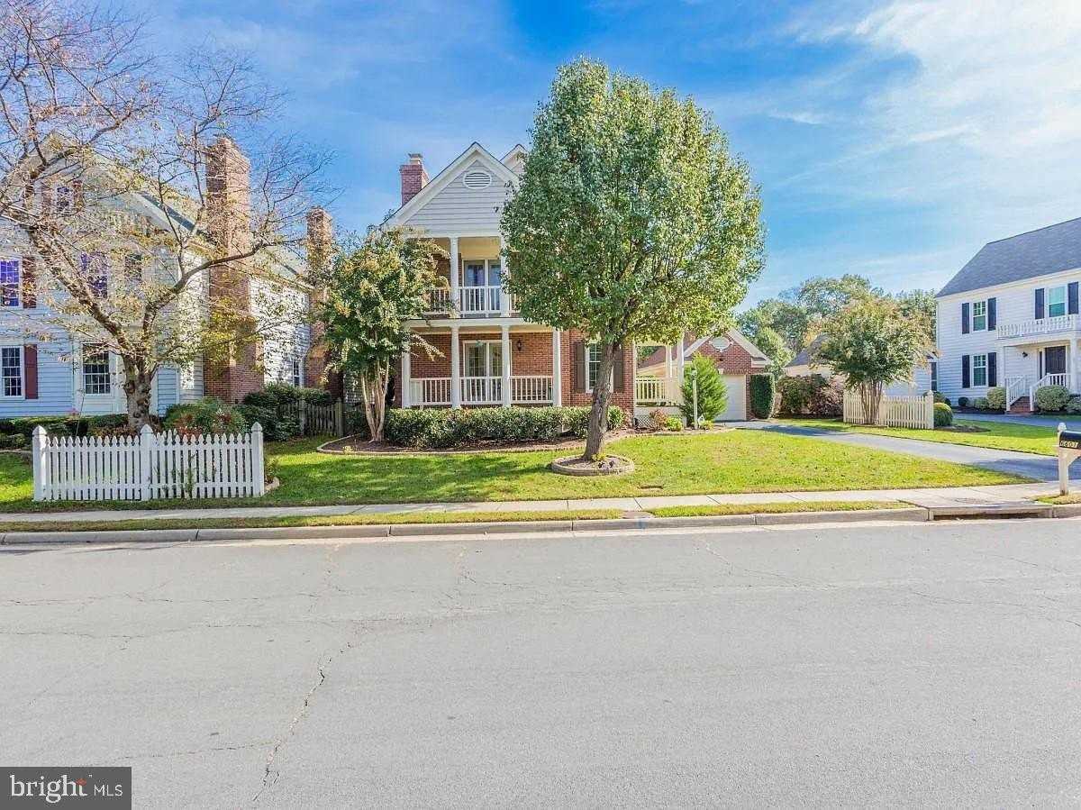 6601 Forsythia St - Photo 3 of 18