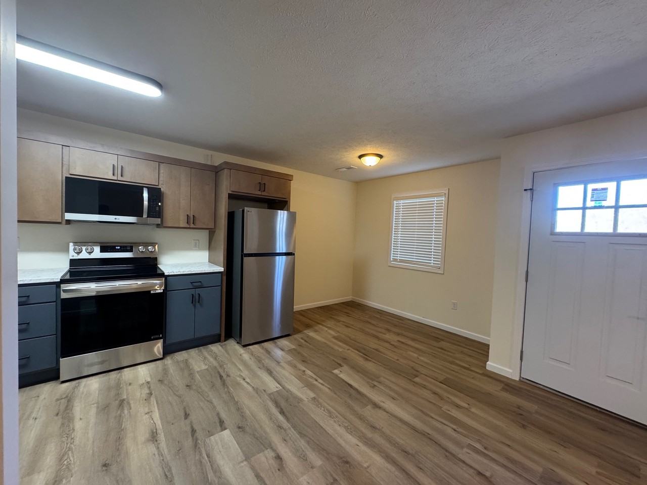 715 N 35th St #D - Photo 4 of 18