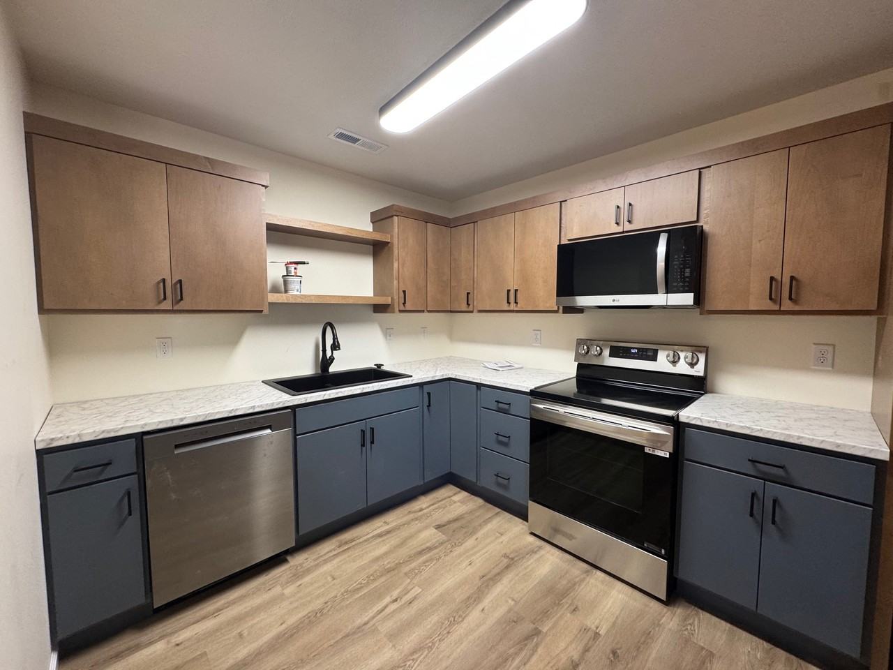 715 N 35th St #D - Photo 5 of 18