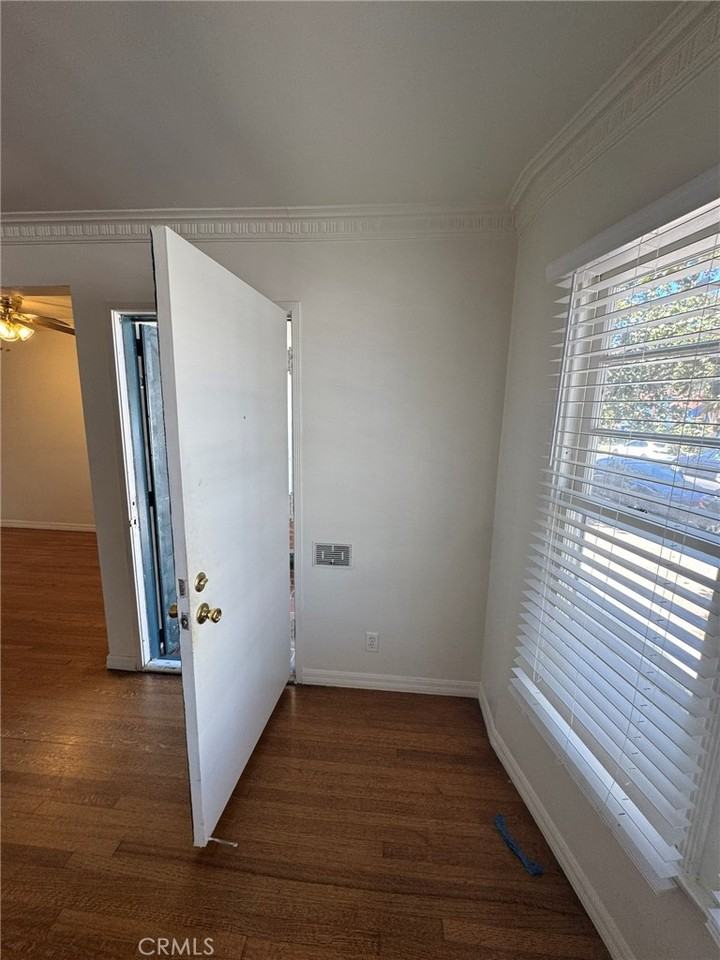 5078 Pickford St - Photo 3 of 10