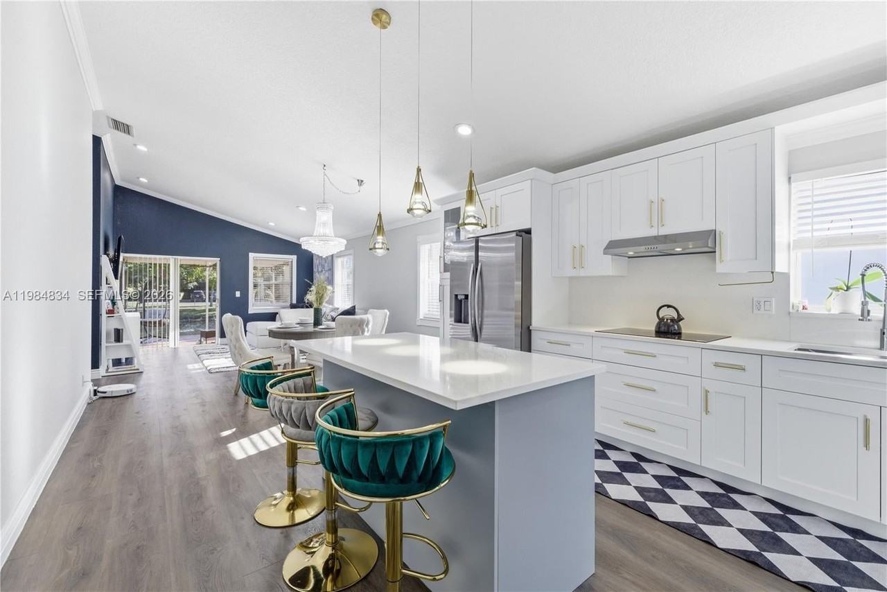 3810 Nw 23rd Pl - Photo 5 of 28