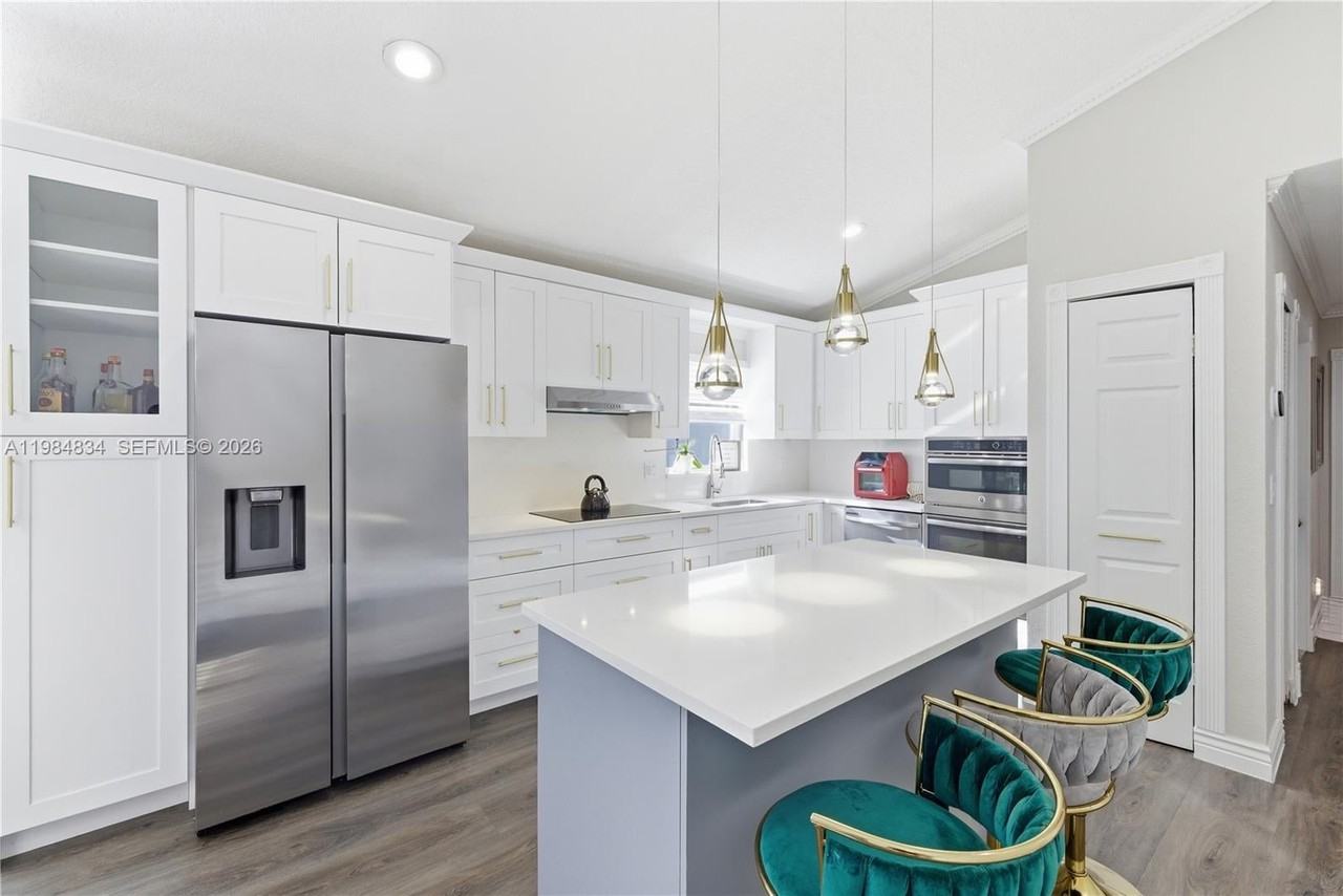 3810 Nw 23rd Pl - Photo 6 of 28