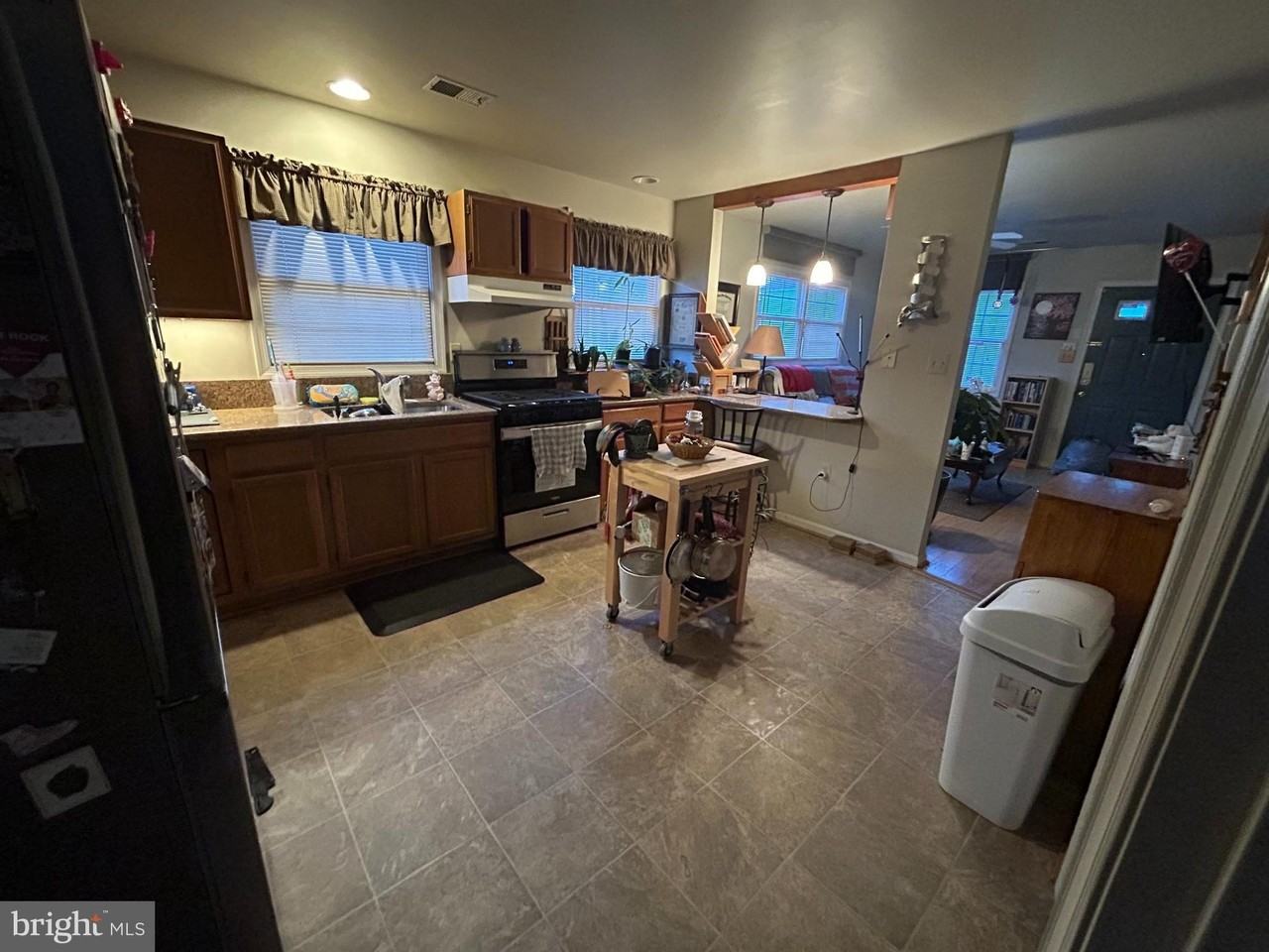 303 4th Ave - Photo 2 of 9