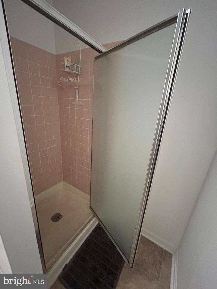 303 4th Ave - Photo 4 of 9