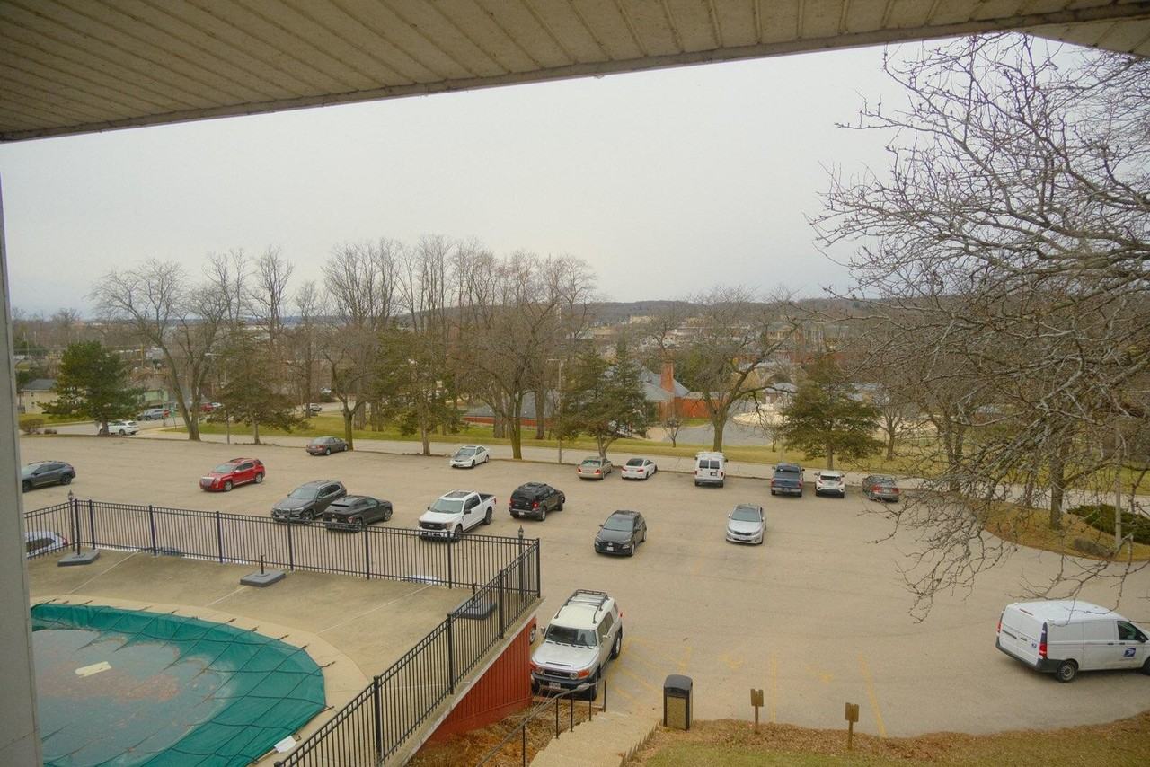 225 Country Club Dr - Photo 7 of 8