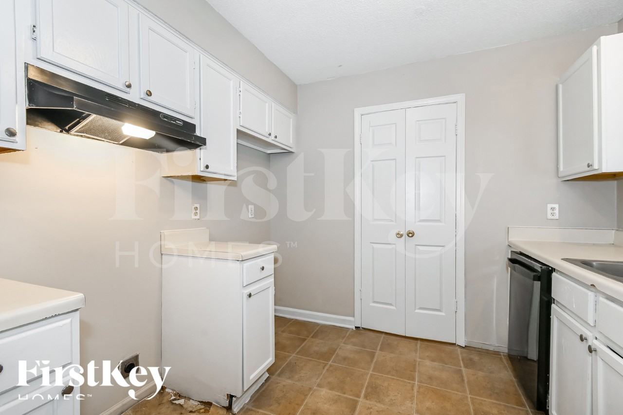 5855 Plum Valley Dr - Photo 7 of 16